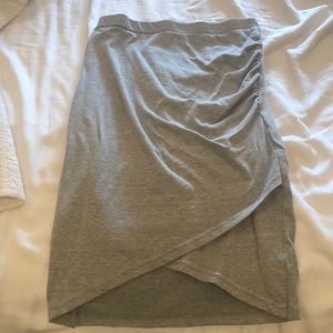 Gray side snitched cotton/polyester skirt